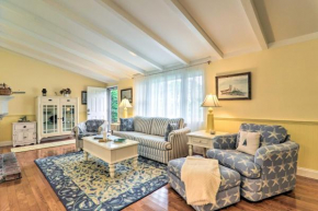 Charming Hyannis Home about 1 Mi to Beach Access!